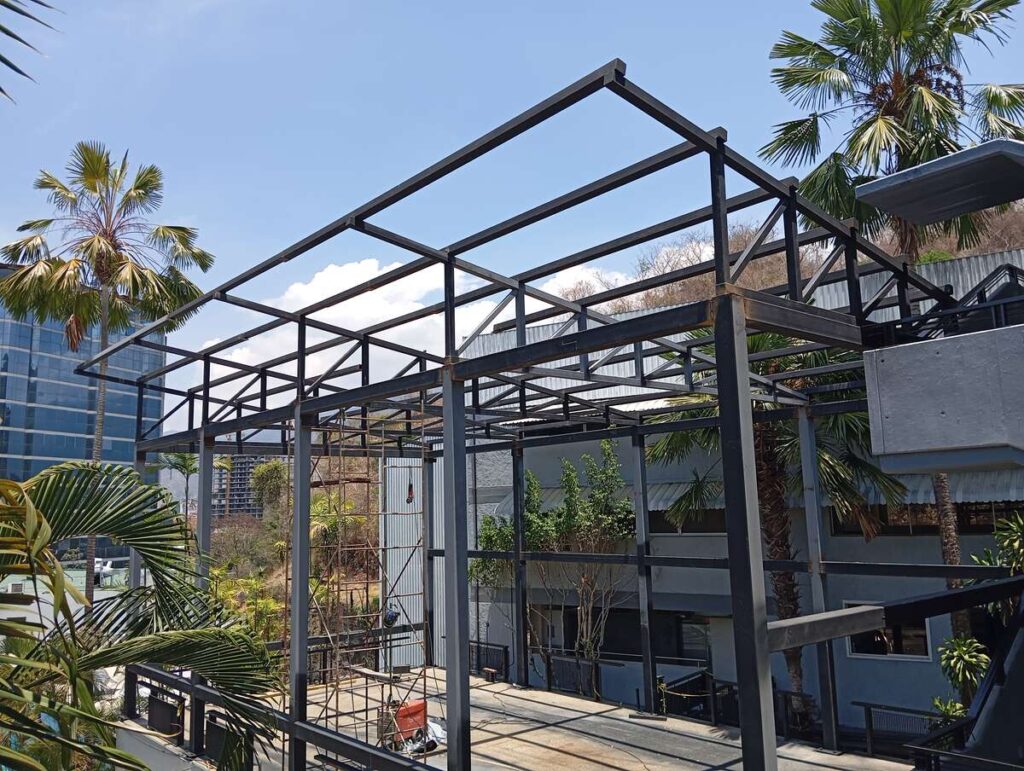 Estructura de gimnasio en San Román Veniber